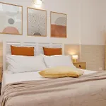 Opera Inn Suites - Rooms And Apartments