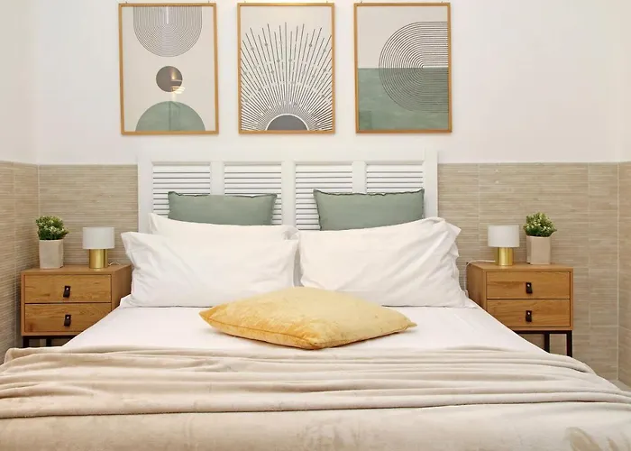 Opera Inn Suites - Rooms And Apartments
